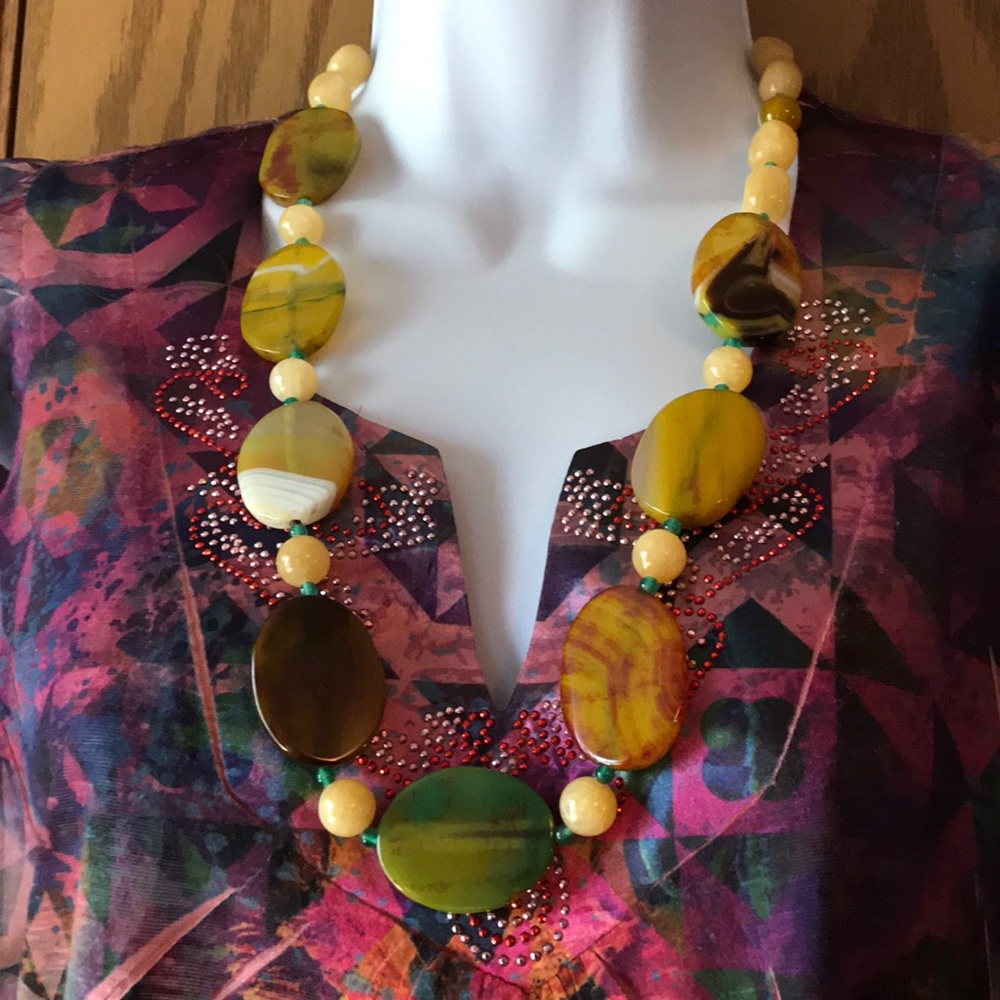 Quartz necklace and bracelet set